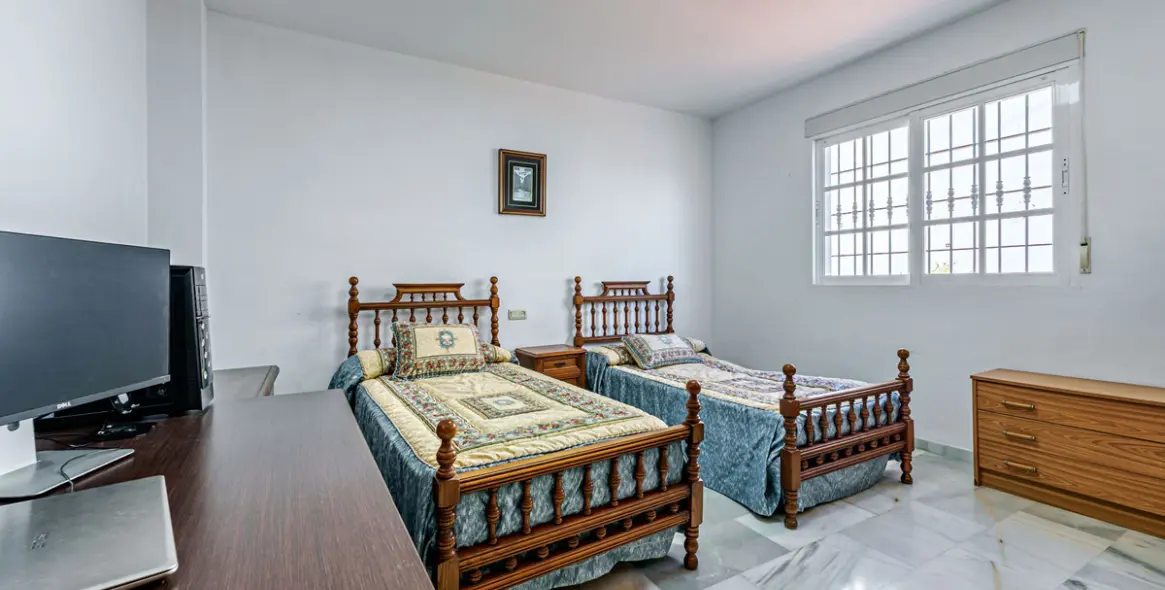 Venta de villa independiente en Ciudad Jardín 25