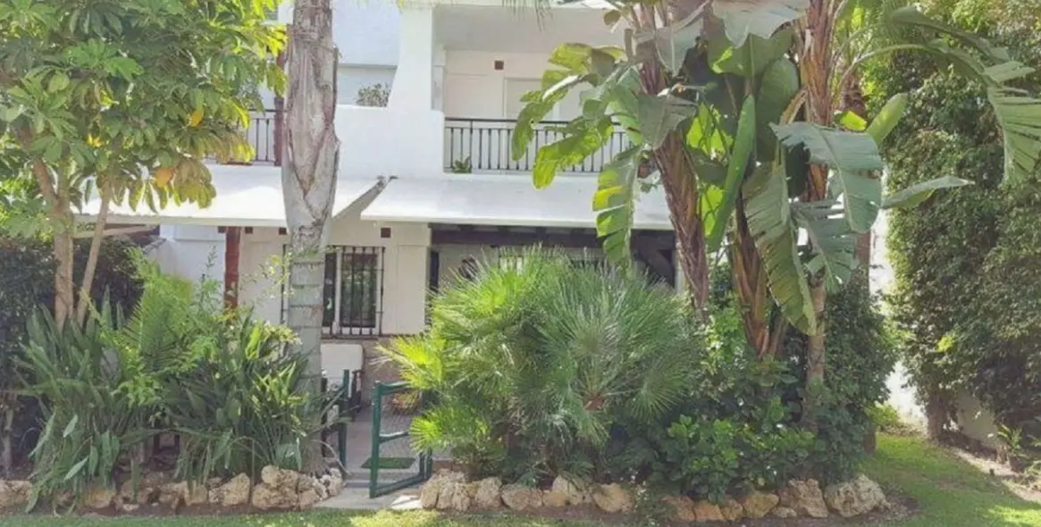 Venta de casa pareada en Nueva Andalucía 3
