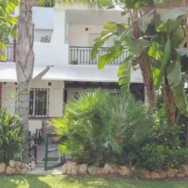 Venta de casa pareada en Nueva Andalucía