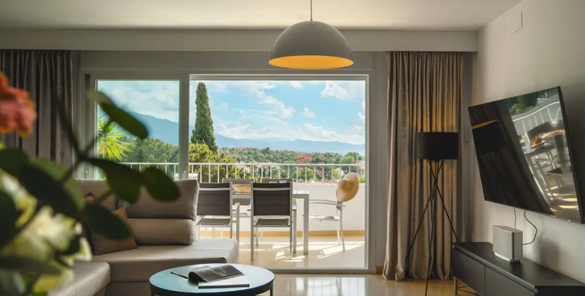 Venta de apartamento en planta media en Nueva Andalucía 1