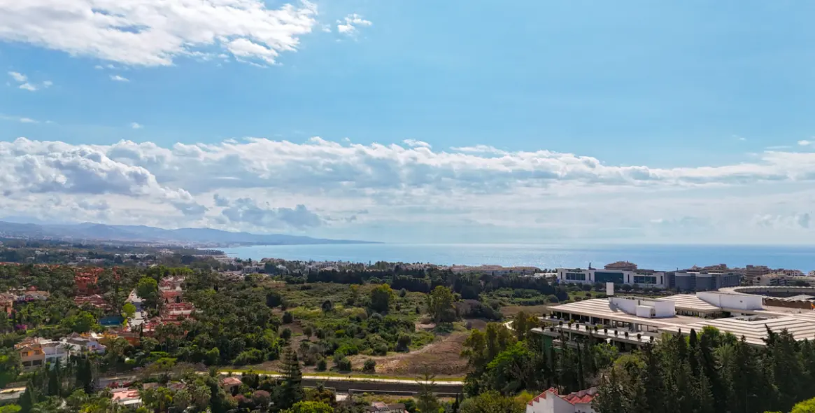 Venta de apartamento en planta media en Nueva Andalucía 2