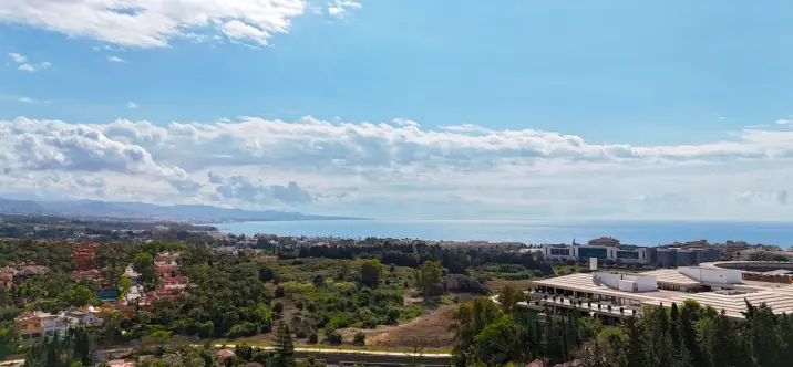 Venta de apartamento en planta media en Nueva Andalucía 1
