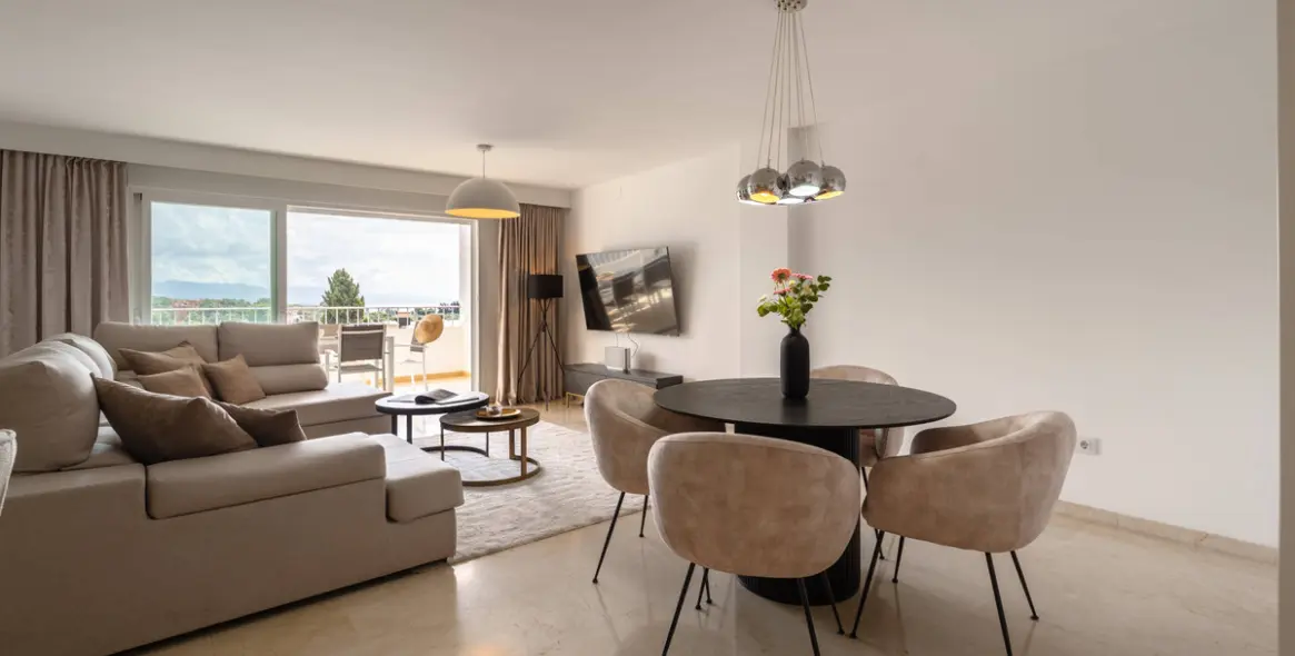 Venta de apartamento en planta media en Nueva Andalucía 4