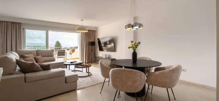 Venta de apartamento en planta media en Nueva Andalucía 3