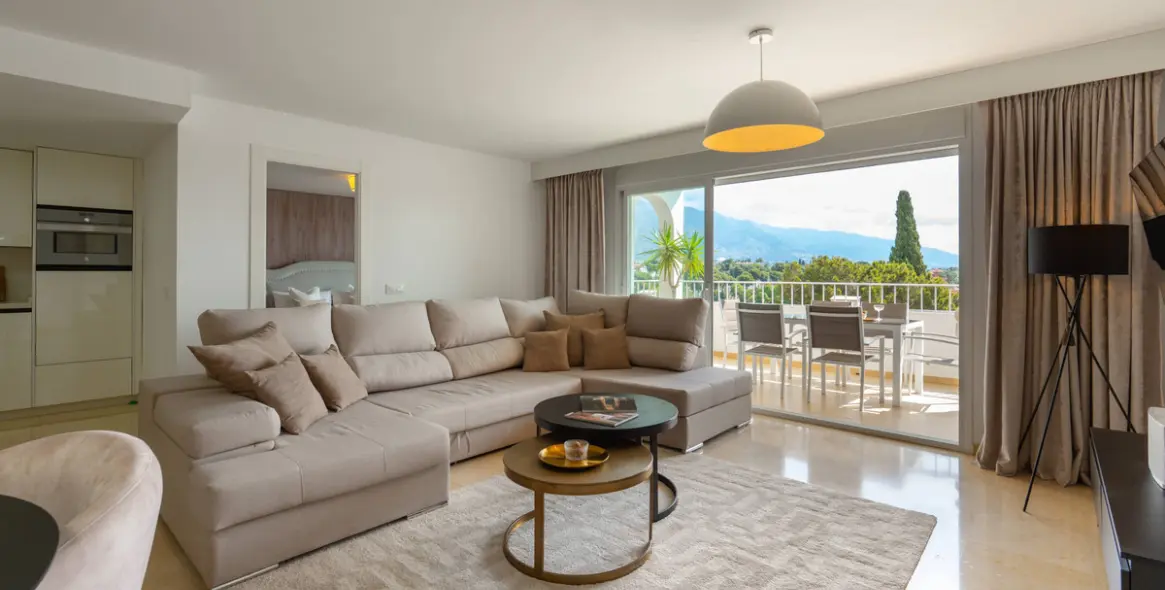 Venta de apartamento en planta media en Nueva Andalucía 5