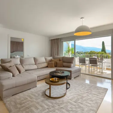 Venta de apartamento en planta media en Nueva Andalucía