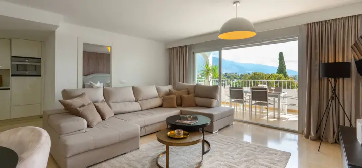 Venta de apartamento en planta media en Nueva Andalucía 4
