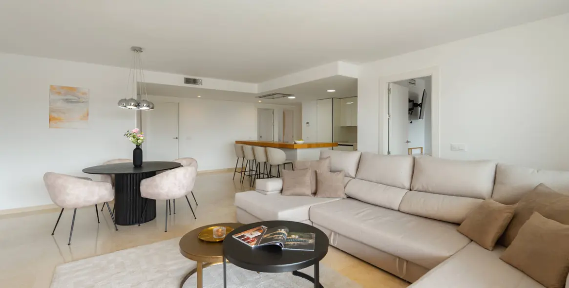 Venta de apartamento en planta media en Nueva Andalucía 6