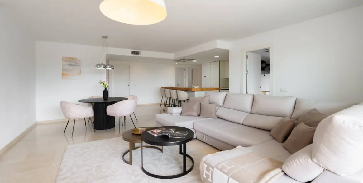 Venta de apartamento en planta media en Nueva Andalucía 8