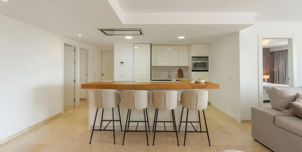 Venta de apartamento en planta media en Nueva Andalucía 9