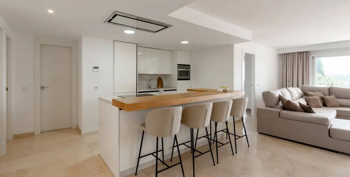 Venta de apartamento en planta media en Nueva Andalucía 10