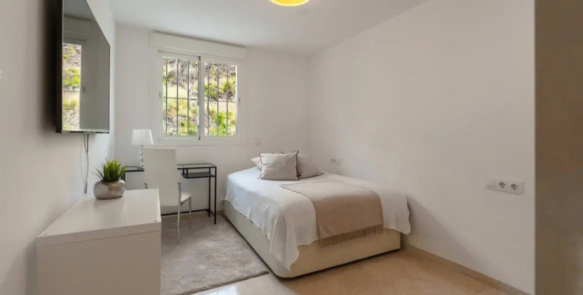 Venta de apartamento en planta media en Nueva Andalucía 15