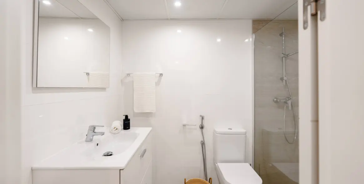 Venta de apartamento en planta media en Nueva Andalucía 17