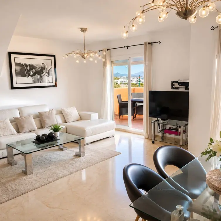 Продажа двухуровневого пентхауса в Casares Playa