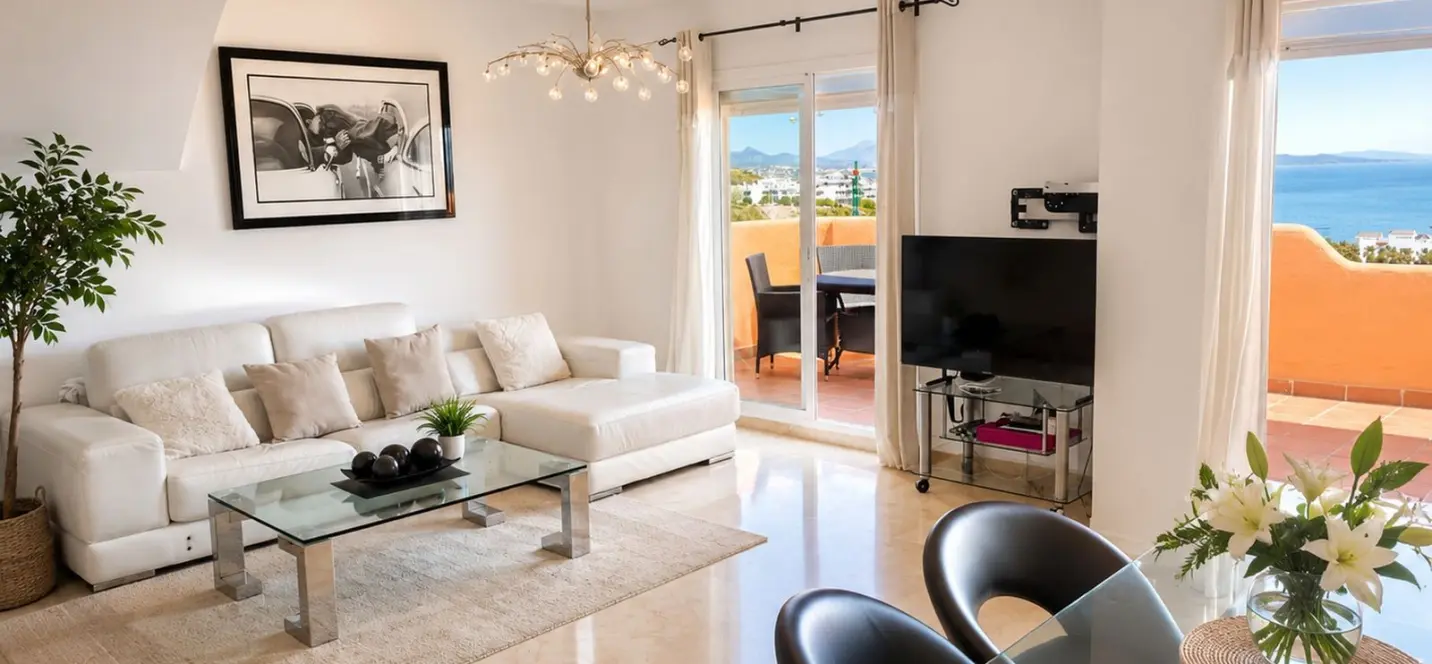 Продажа двухуровневого пентхауса в Casares Playa 1