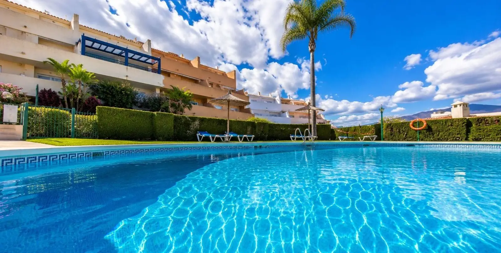 Продажа двухуровневого пентхауса в Casares Playa 7