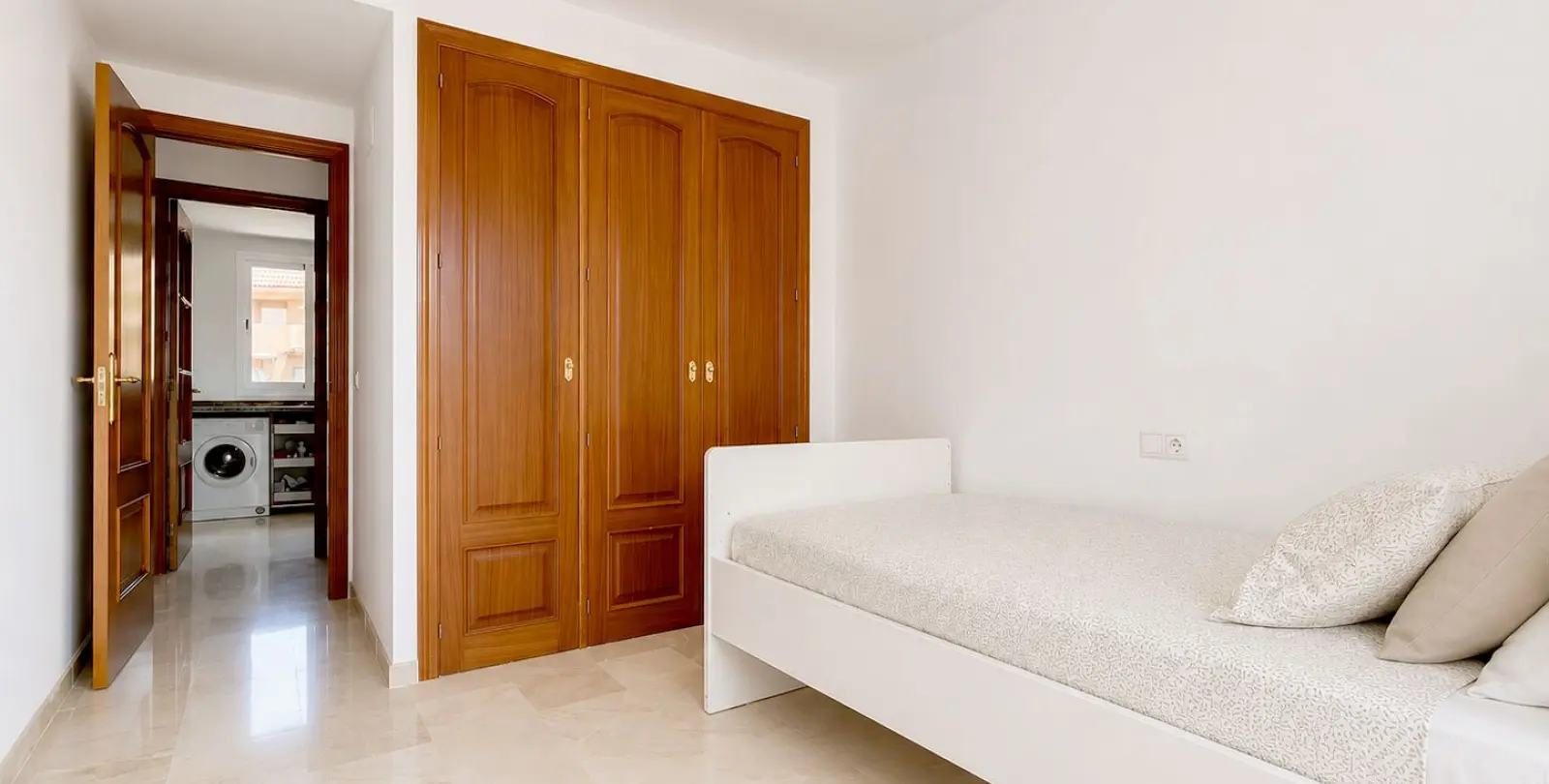 Продажа двухуровневого пентхауса в Casares 12