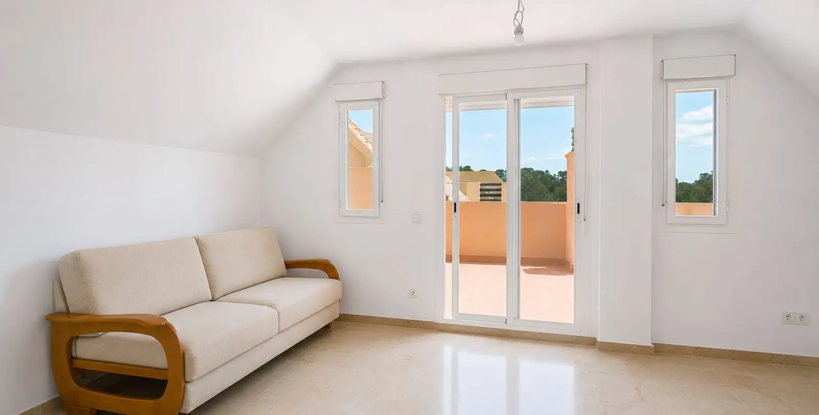 Продажа двухуровневого пентхауса в Casares 19