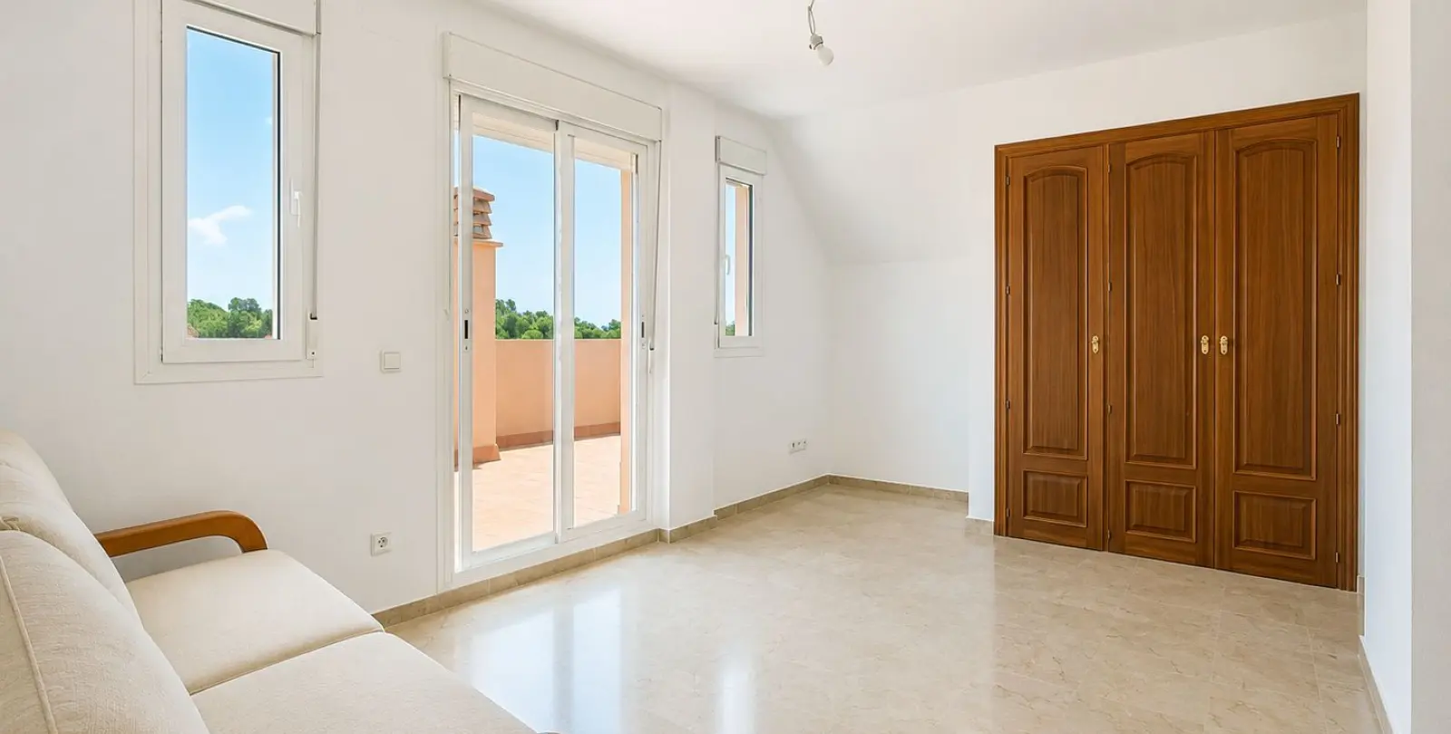 Продажа двухуровневого пентхауса в Casares 20