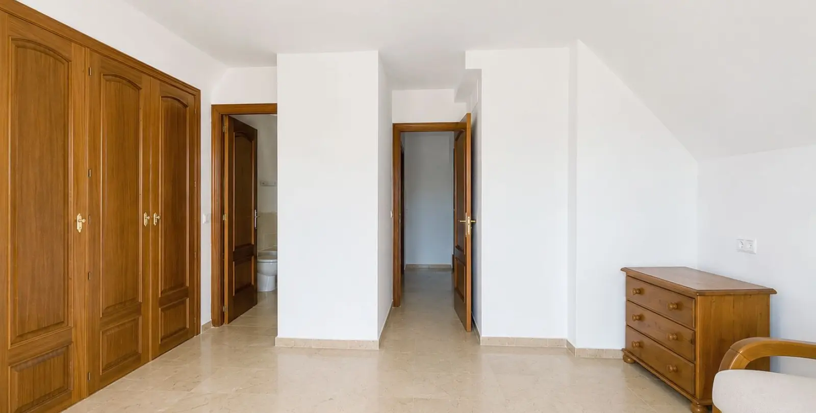 Продажа двухуровневого пентхауса в Casares 21