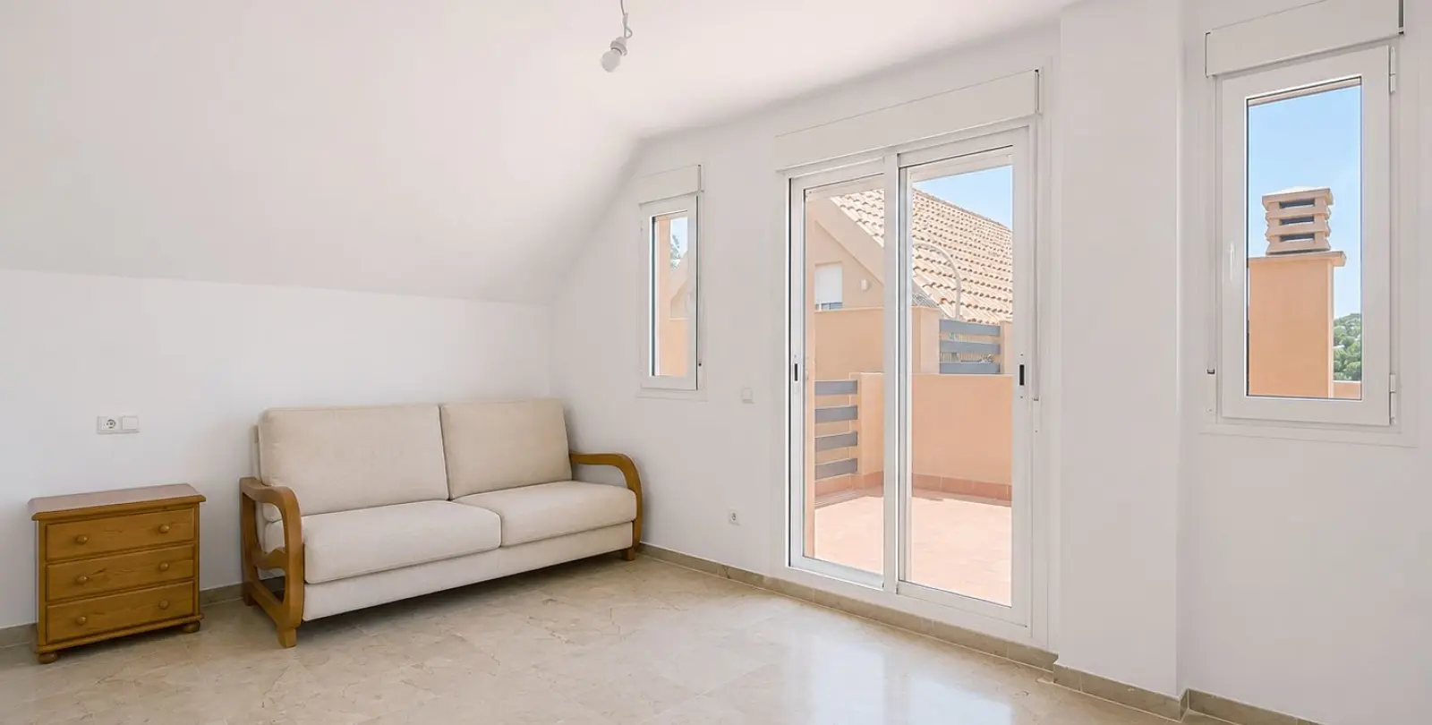Продажа двухуровневого пентхауса в Casares 23