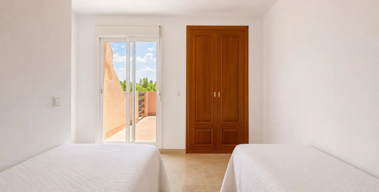 Продажа двухуровневого пентхауса в Casares 28