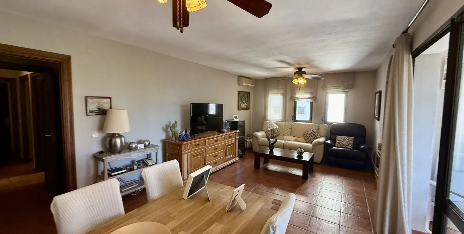 Venta de apartamento en planta media en Recinto Ferial 4