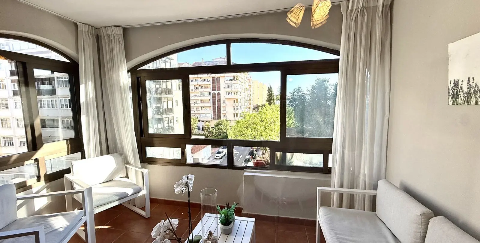Venta de apartamento en planta media en Recinto Ferial 6