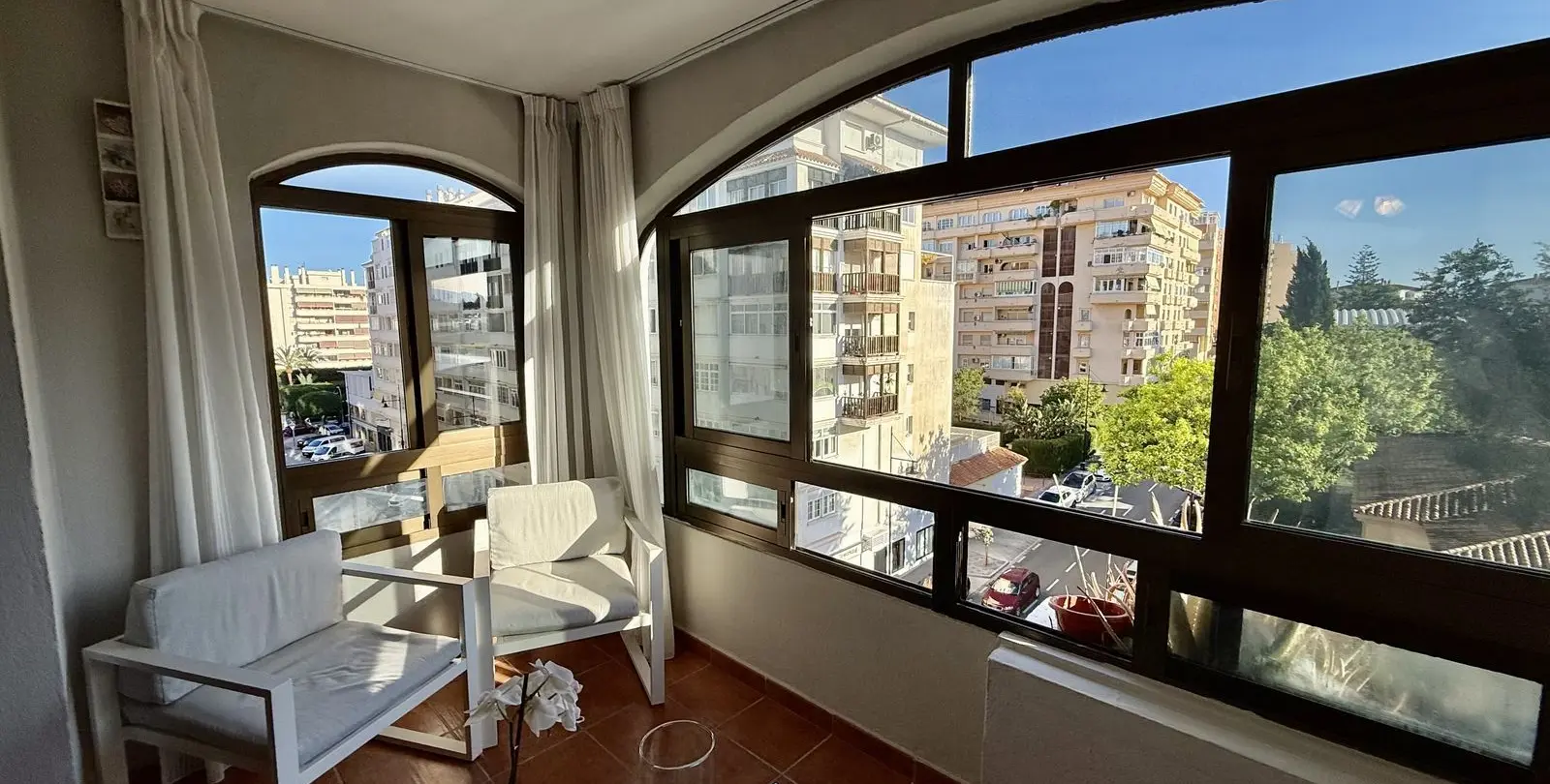 Venta de apartamento en planta media en Recinto Ferial 8