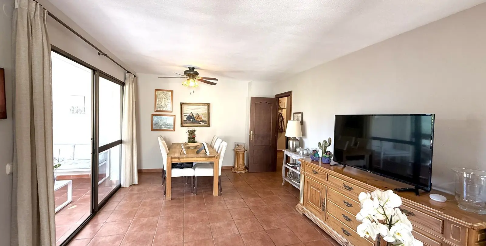 Venta de apartamento en planta media en Recinto Ferial 13