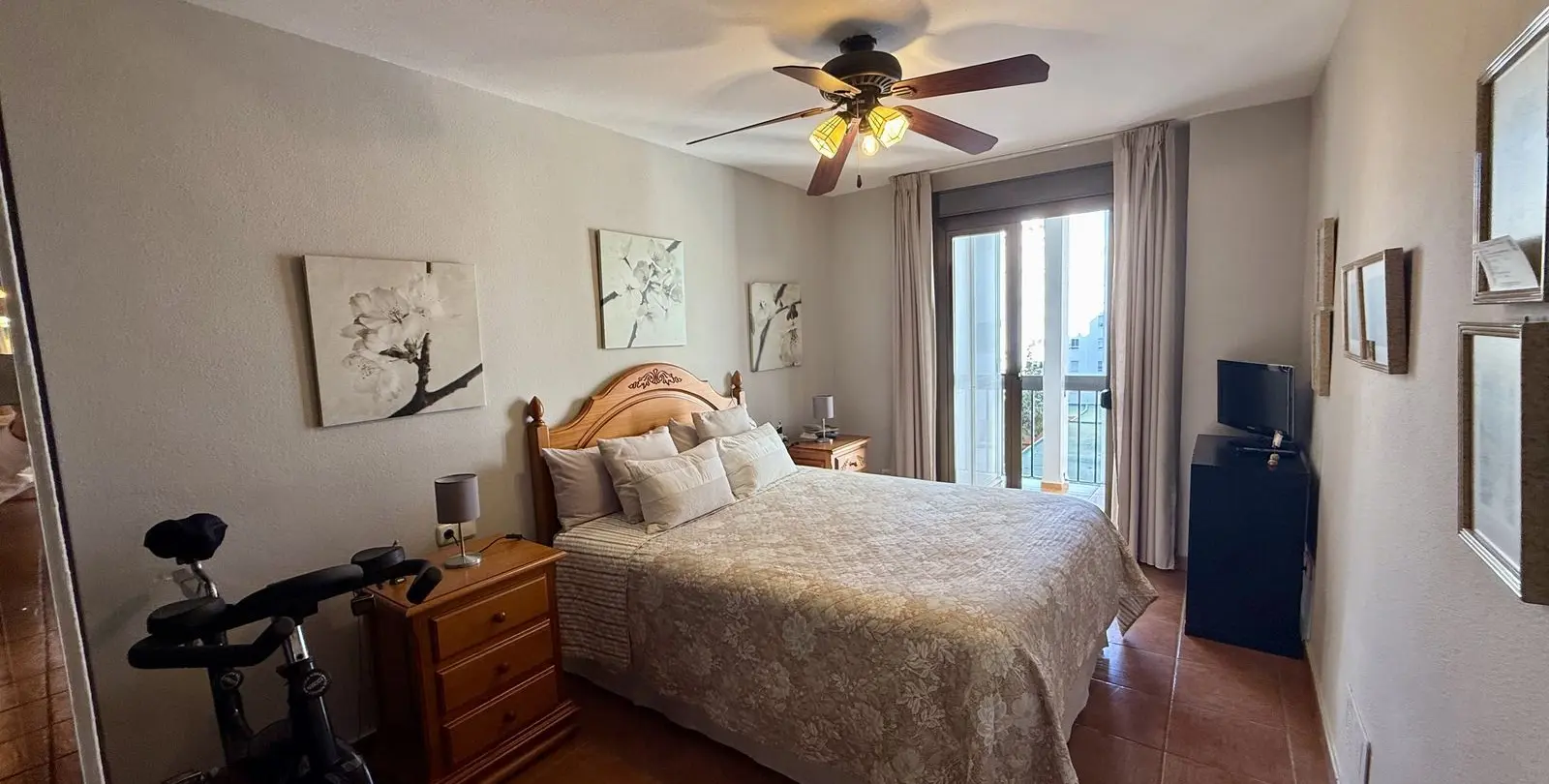 Venta de apartamento en planta media en Recinto Ferial 18