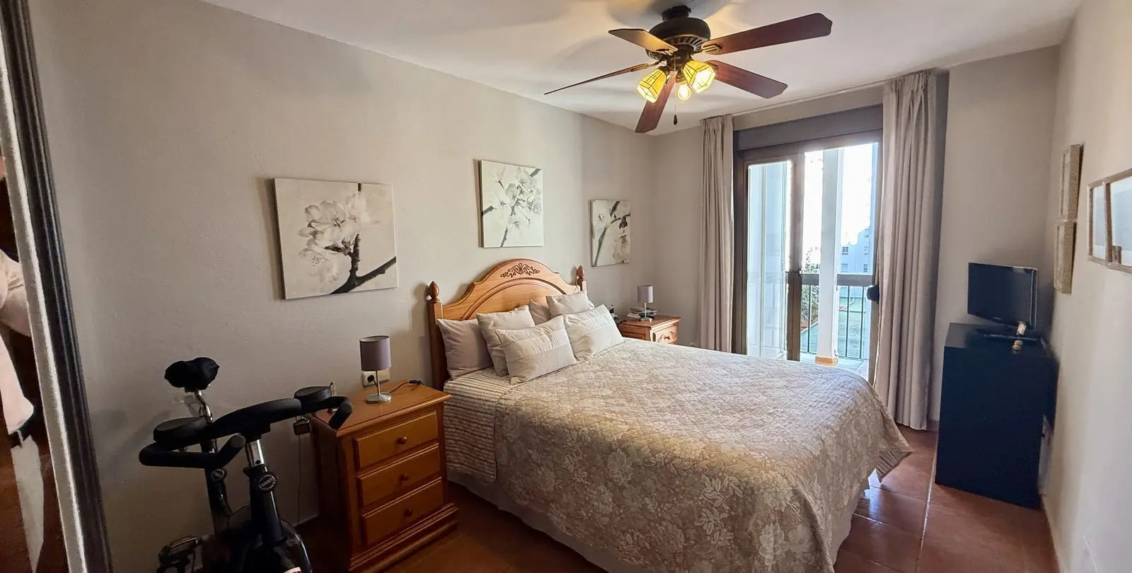 Venta de apartamento en planta media en Recinto Ferial 19