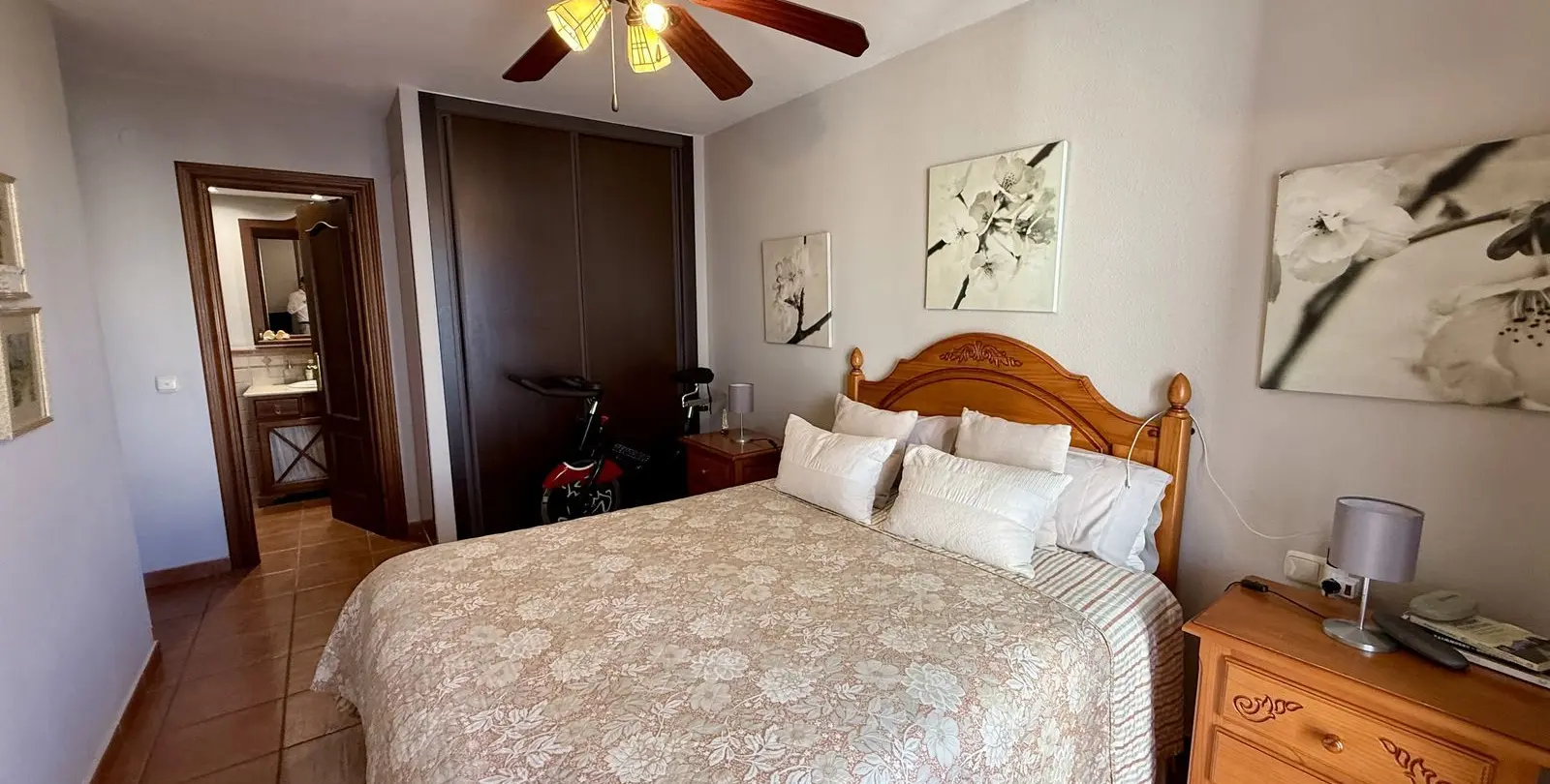 Venta de apartamento en planta media en Recinto Ferial 21