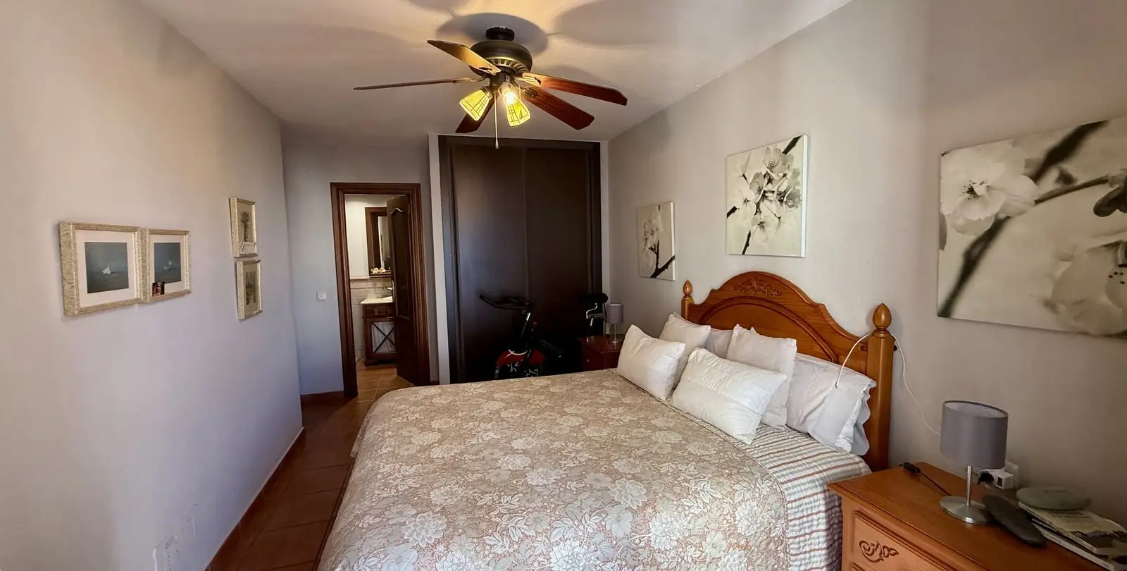 Venta de apartamento en planta media en Recinto Ferial 22