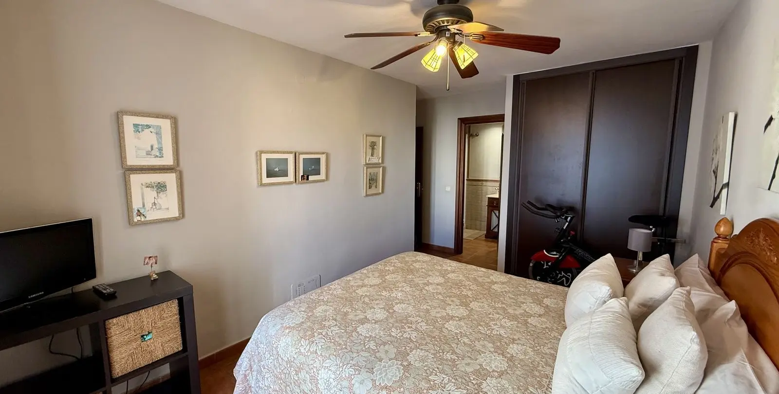 Venta de apartamento en planta media en Recinto Ferial 23