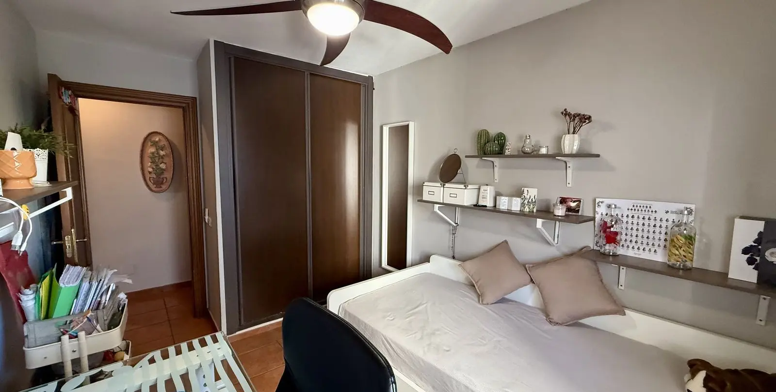 Venta de apartamento en planta media en Recinto Ferial 24