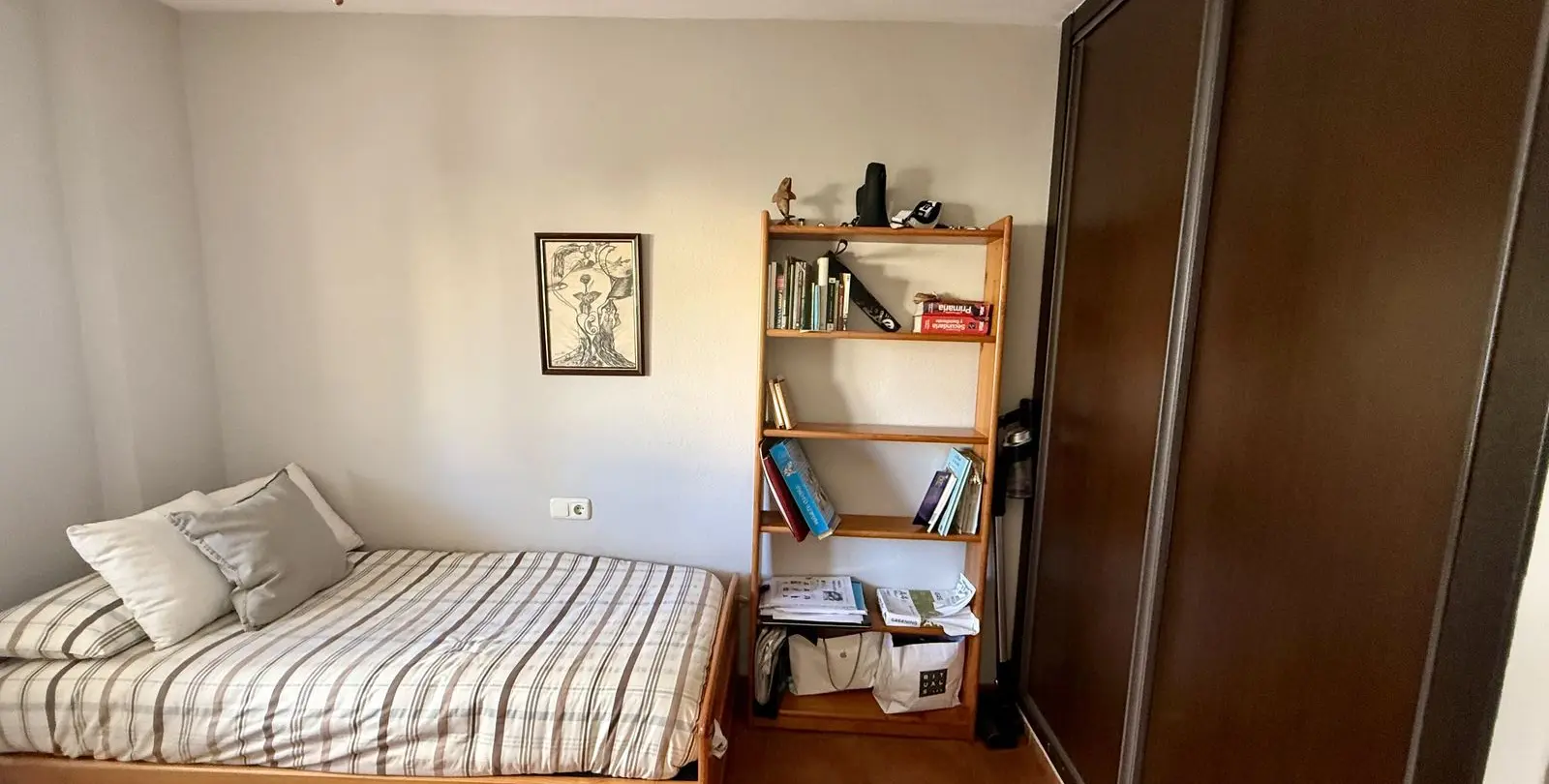 Venta de apartamento en planta media en Recinto Ferial 33