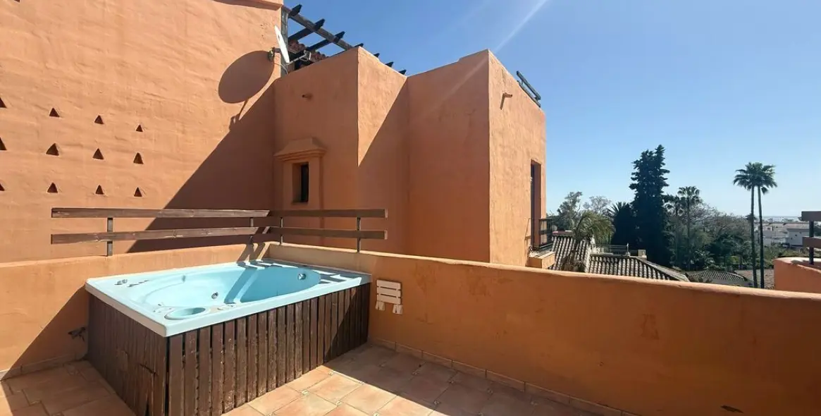 Sale of duplex in Estepona 1