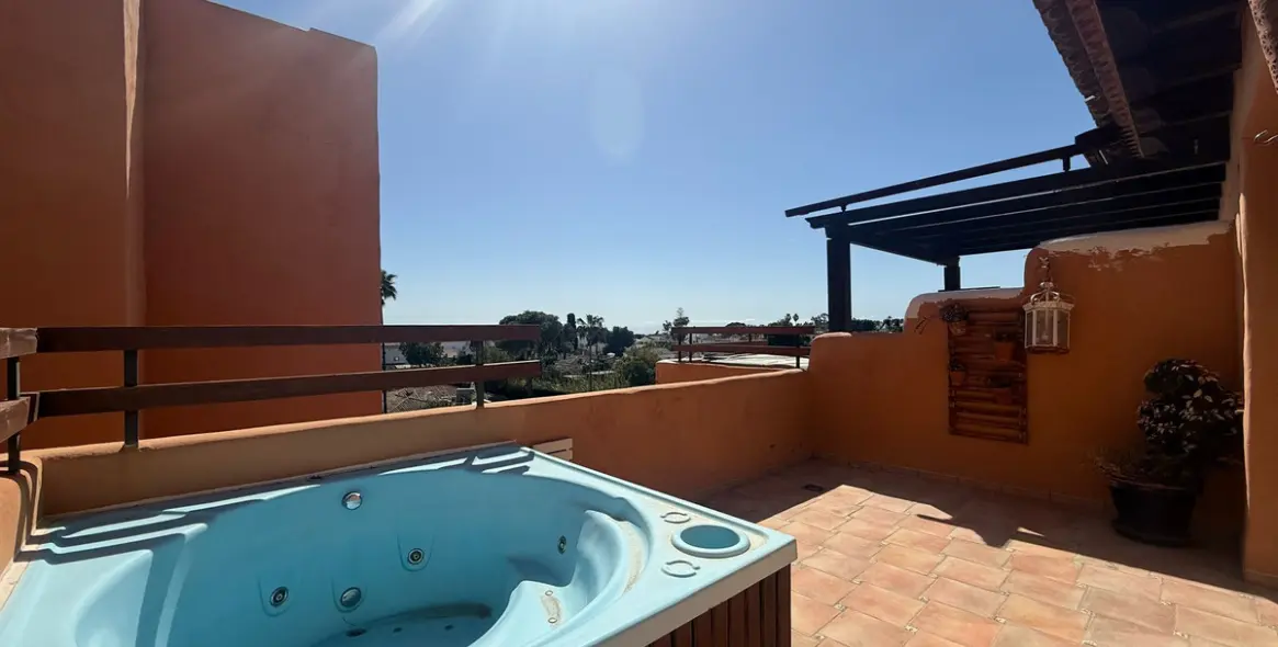 Sale of duplex in Estepona 2