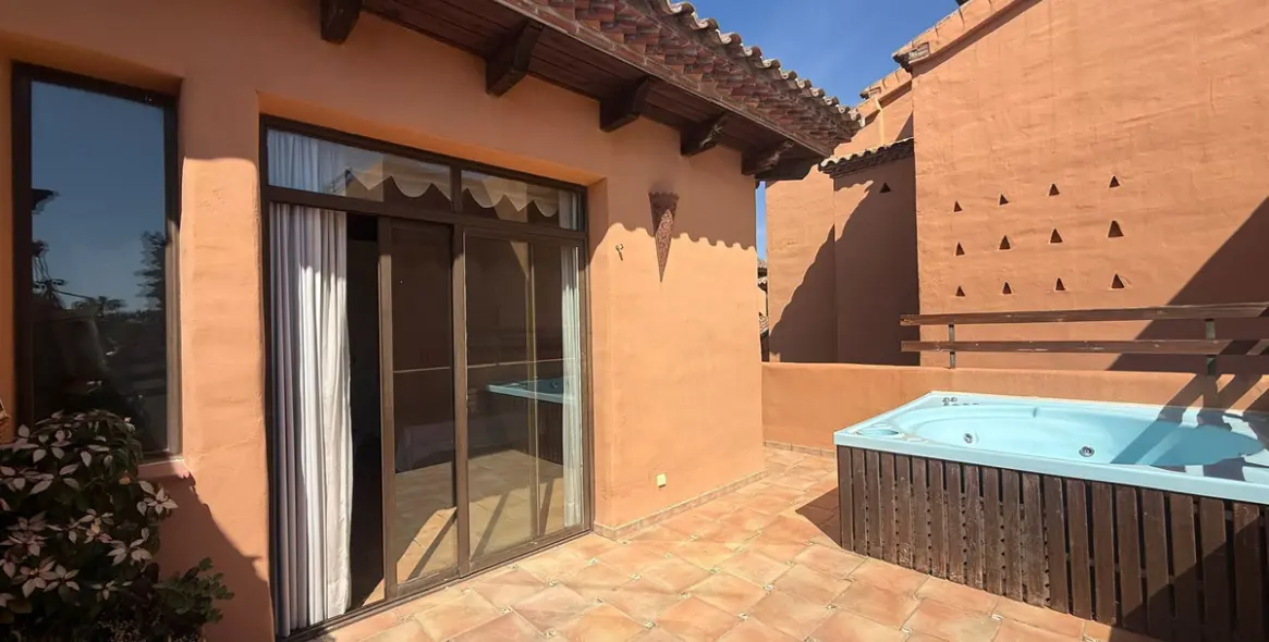 Sale of duplex in Estepona 17