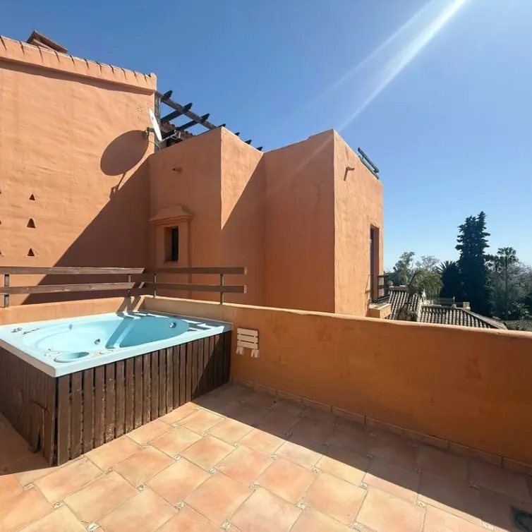 Sale of duplex in Estepona