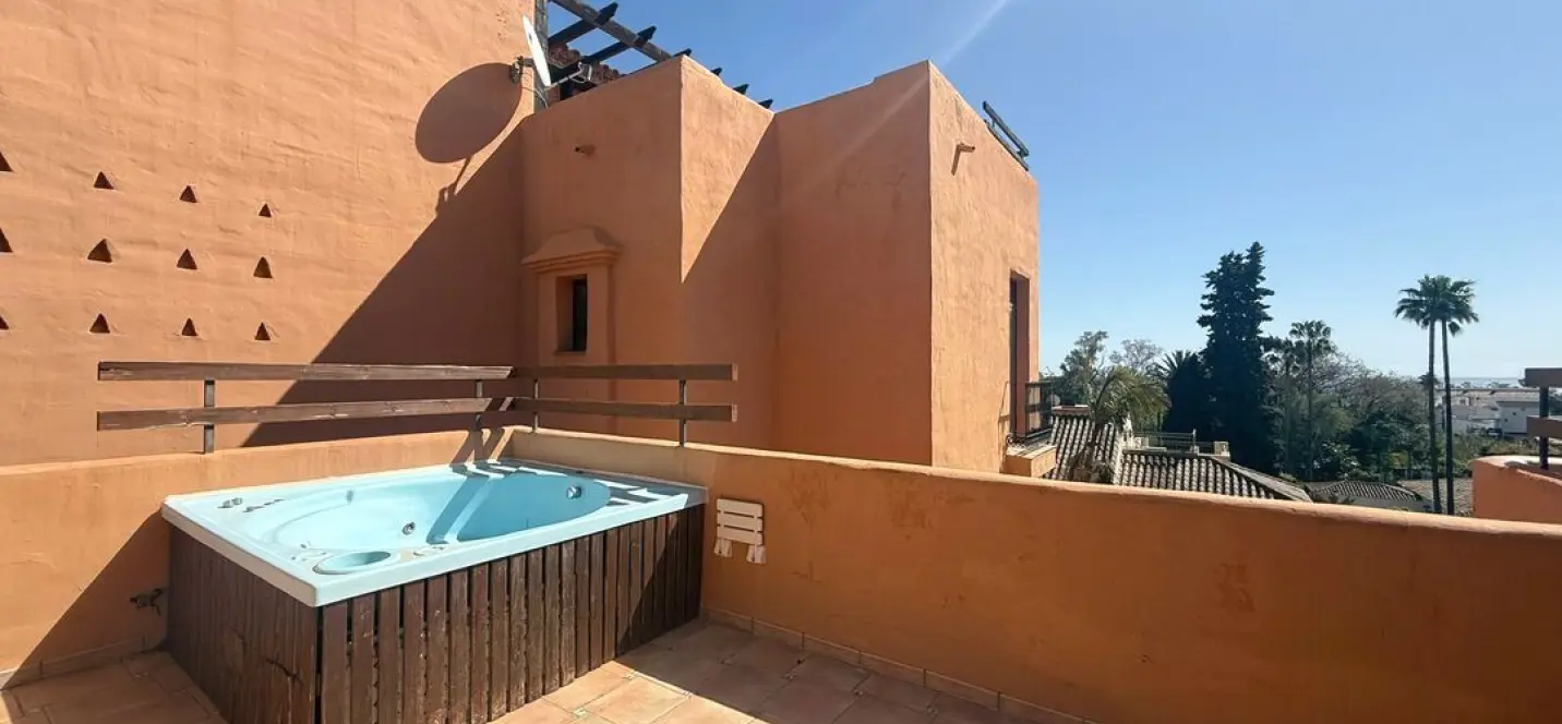 Sale of duplex in Estepona 0