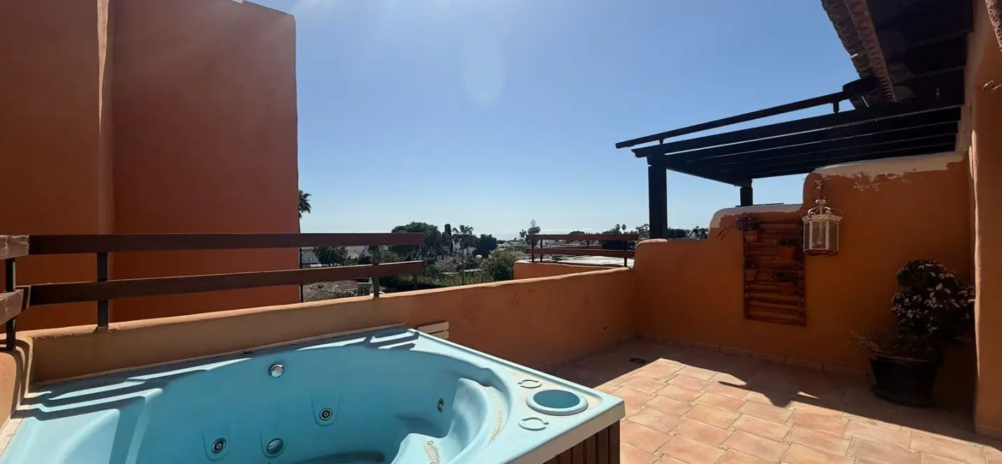 Sale of duplex in Estepona 1