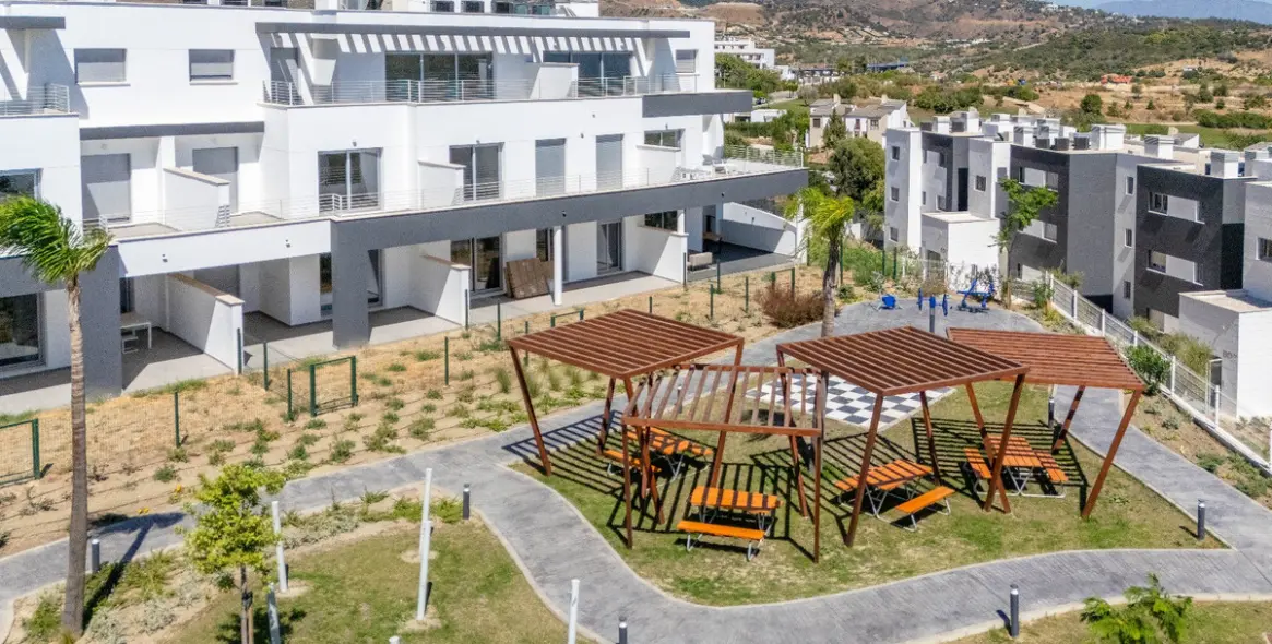 Продажа апартаментов на среднем этаже в Estepona 11