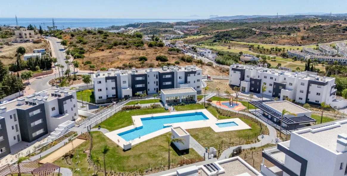 Продажа апартаментов на среднем этаже в Estepona 13