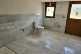 Image 4 thumb