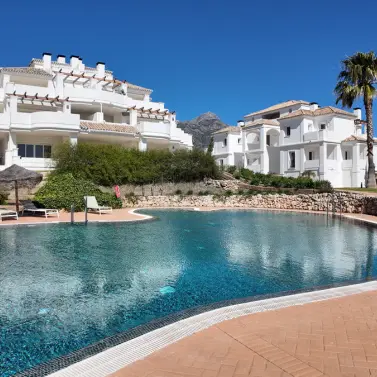 Продажа апартаментов на среднем этаже в Nueva Andalucía