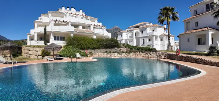 Продажа апартаментов на среднем этаже в Nueva Andalucía 1