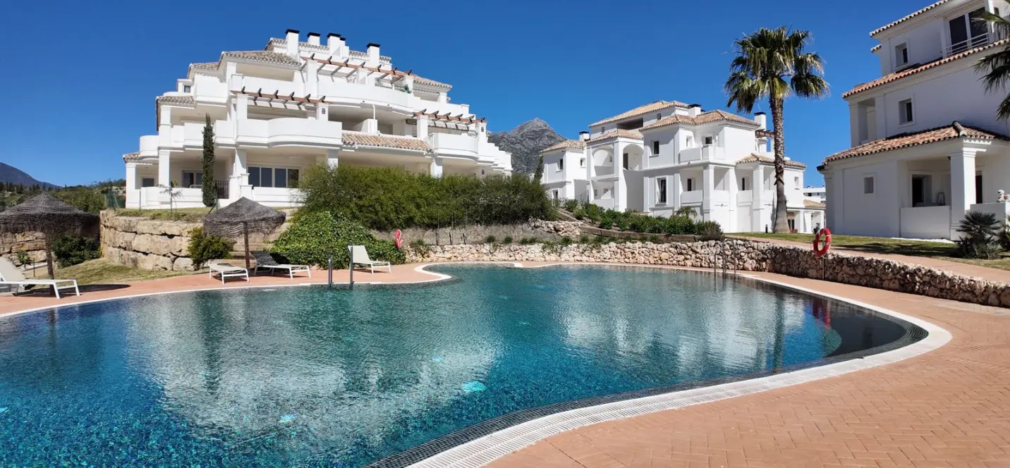 Sale of middle floor apartment in Nueva Andalucía 1