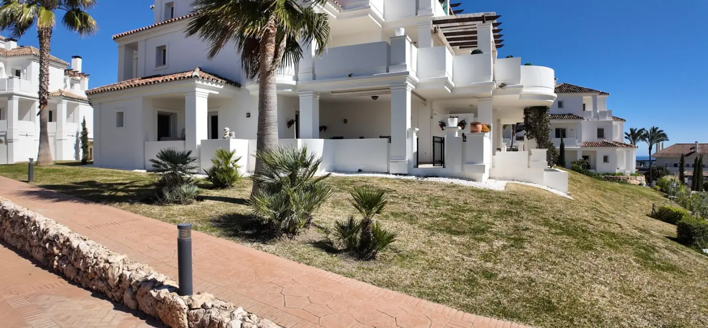 Sale of middle floor apartment in Nueva Andalucía 4